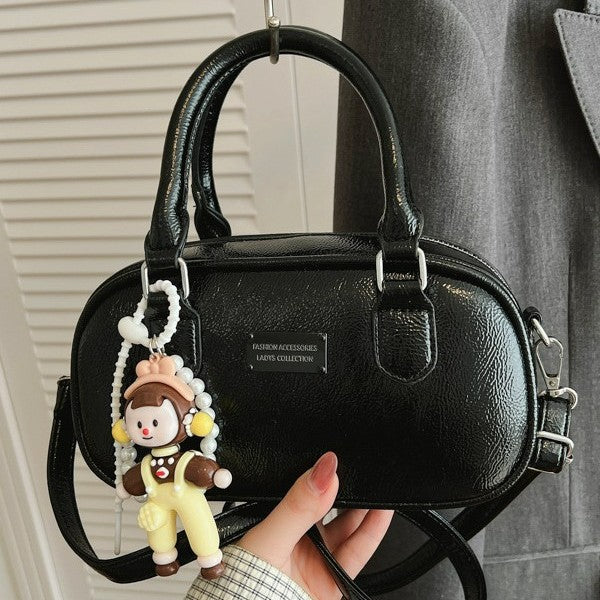 Damen Handtasche mit einzigartigem dekorativem Anhänger Nord Taschen