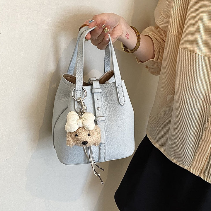 Damen Hobo-Tasche mit verspieltem Plüschanhänger Nord Taschen