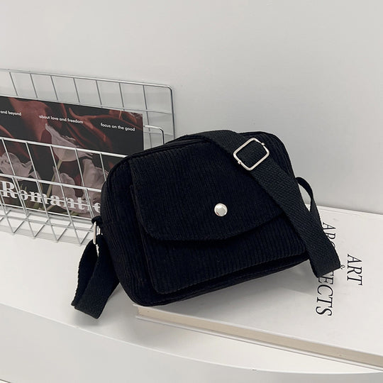 Damen Umhängetasche mit strukturierter Cord-Oberfläche und praktischem Klappenverschluss Nord Taschen