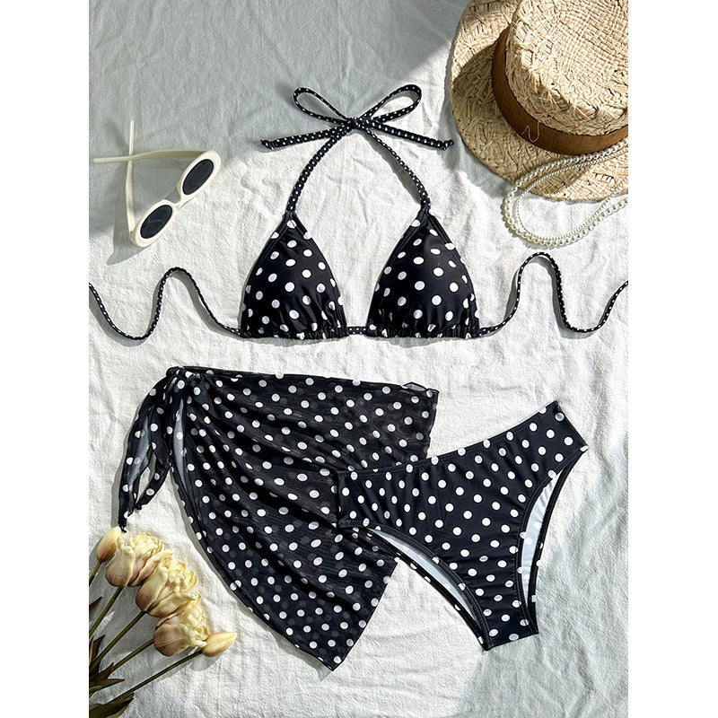 Damen Triangel-Bikini mit verspieltem Polka-Dots-Muster und ergänzt durch einen eleganten Wickelrock Nord Taschen
