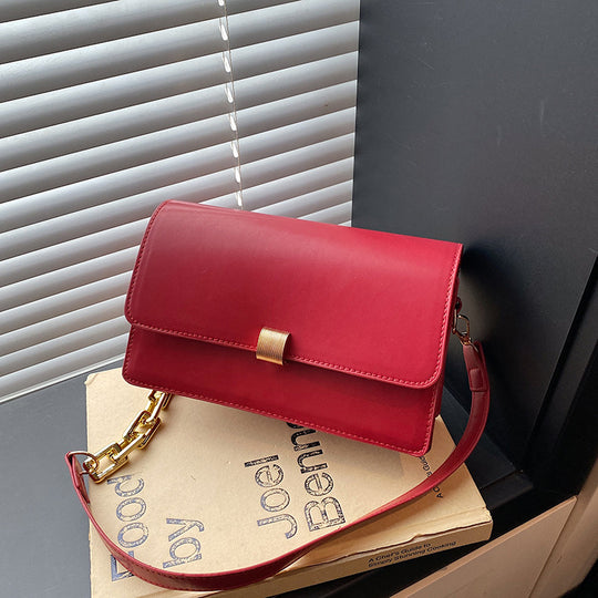 Damen Clutch aus hochwertigem Kunstleder mit dekorativem Kettenriemen Nord Taschen