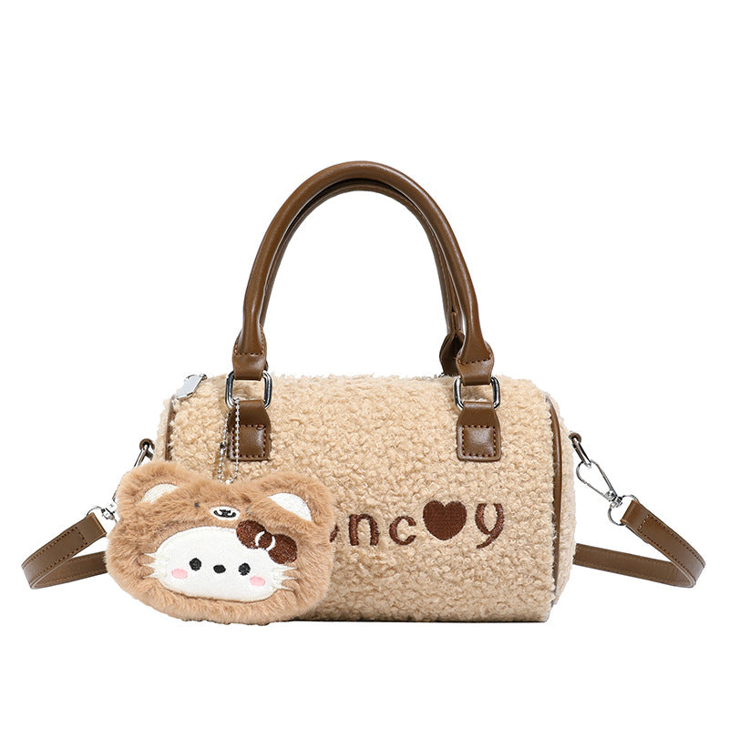 Damen Handtasche mit weichem Teddydesign und abnehmbarem Plüschanhänger Nord Taschen