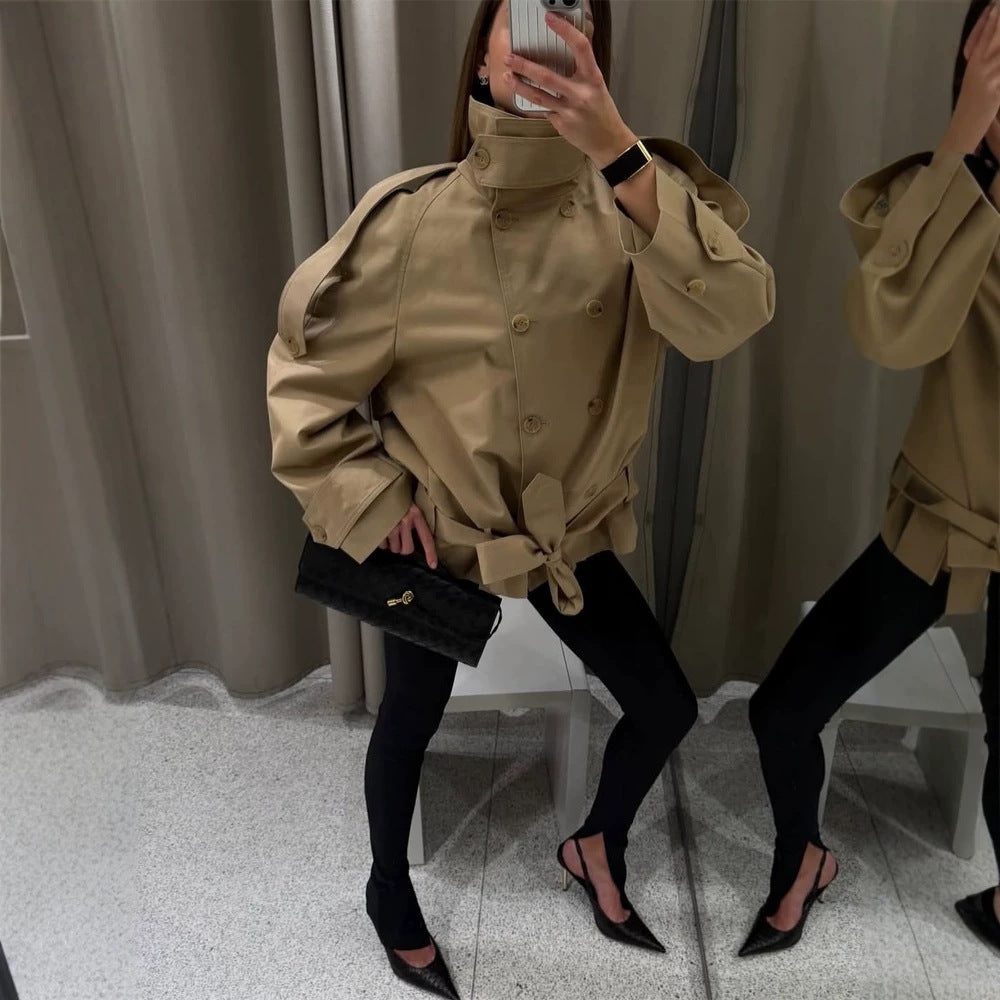 Damen Kurz-Trench mit hohem Stehkragen, doppelreihiger Knopfleiste & Taillengürtel Nord Taschen