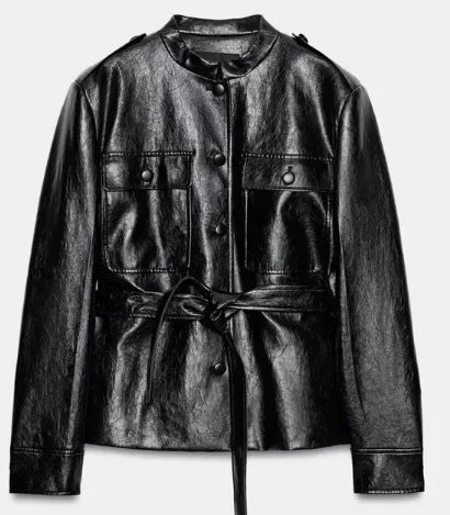 Damen Taillierte Wildlederjacke im Military‑Look mit Stehkragen, aufgesetzten Pattentaschen und verdeckter Knopfleiste Nord Taschen