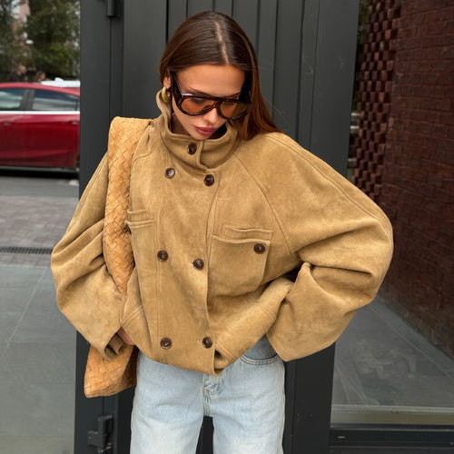 Damen Kurze doppeltreihige Veloursjacke mit Stehkragen, Ballonärmeln und aufgesetzten Taschen Nord Taschen