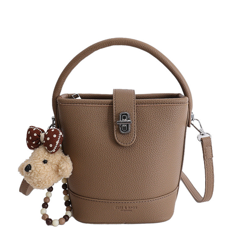 Damen modische Bucket-Handtasche mit abnehmbarem Plüschanhänger Nord Taschen