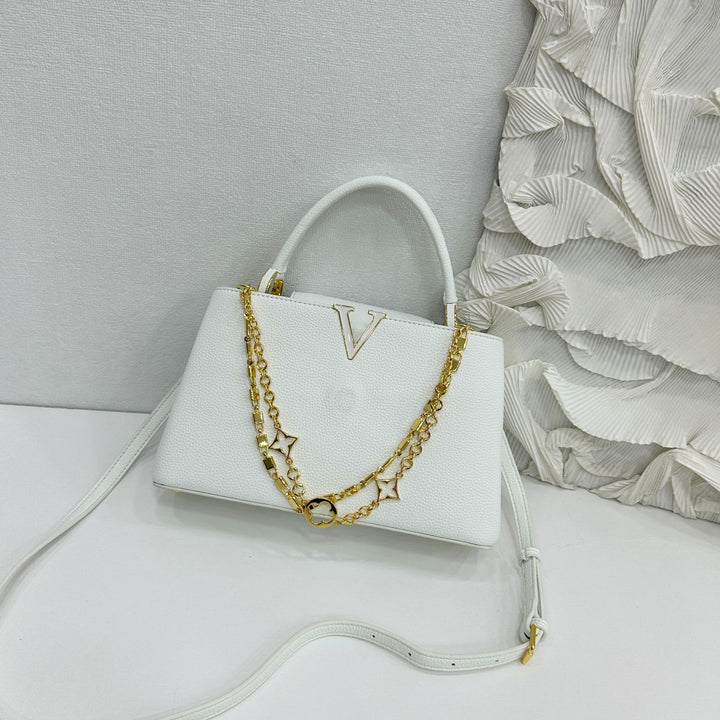 Damen Handtasche mit eleganter Kettenapplikation Nord Taschen