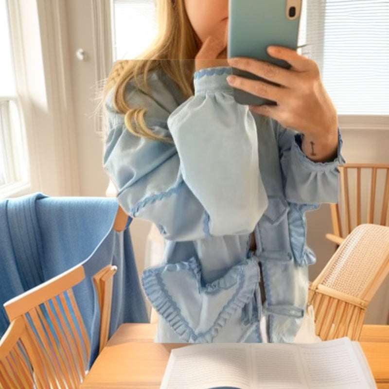Damen Langärmlige V‑Ausschnitt Bluse mit Bindebändern und Herz‑Rüschentaschen Nord Taschen