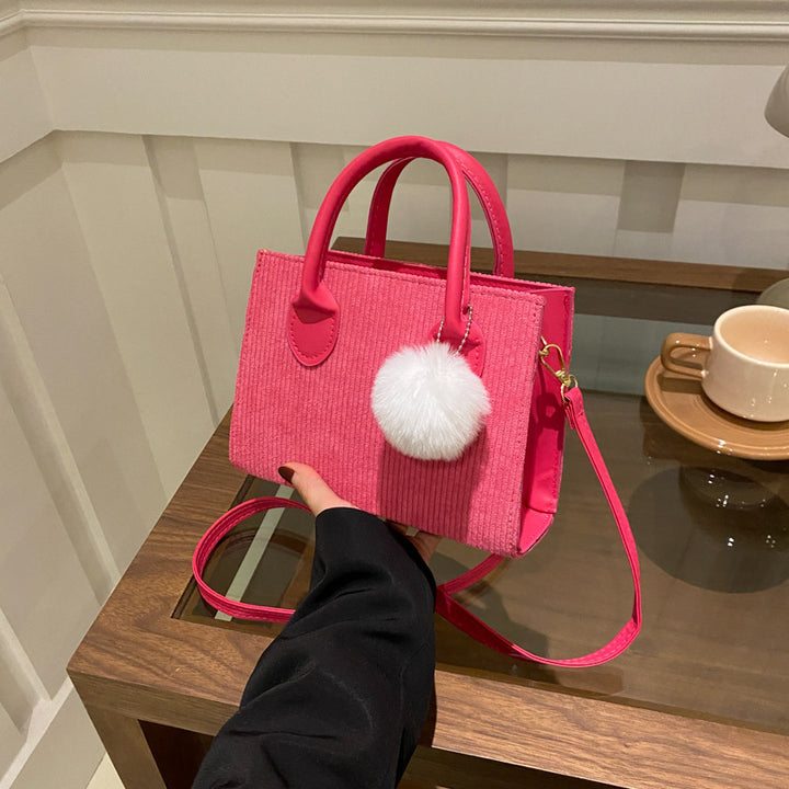 Damen praktische Handtasche mit abnehmbarem Pompon Nord Taschen