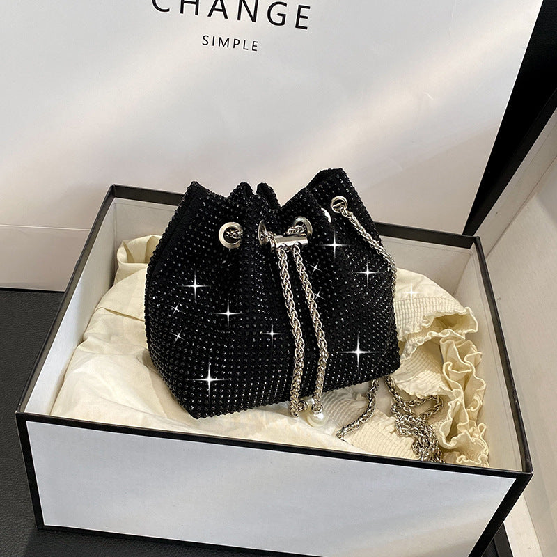 Damen Glamouröse Beuteltasche mit Perlenschmuck Nord Taschen