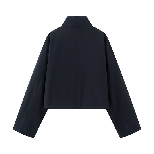 Damen Kurze Boxy-Utility-Jacke mit hohem Funnelkragen, großen Pattentaschen und Kordelzug Nord Taschen
