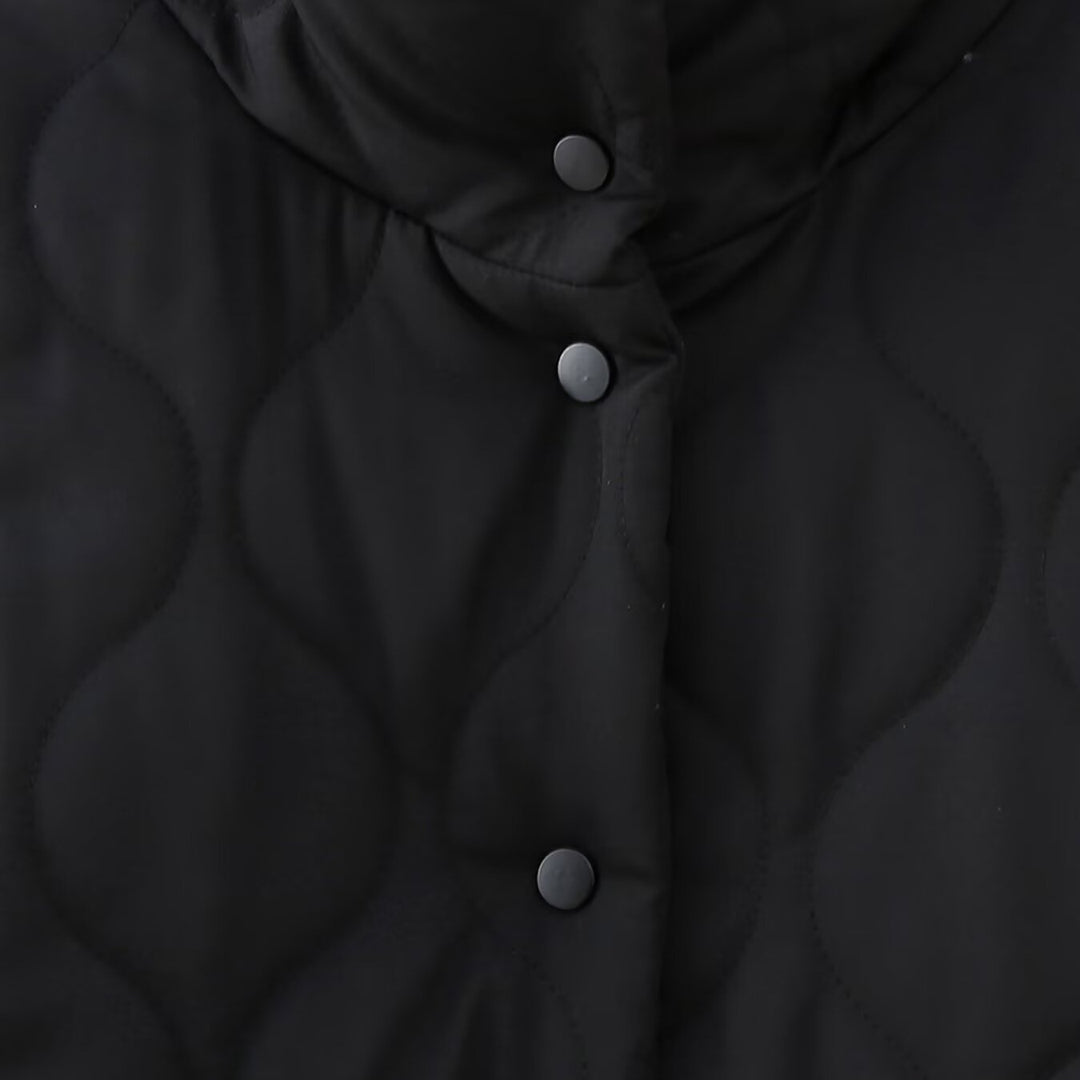 Damen Kurz gesteppte Jacke mit hohem Stehkragen und Rüschentaschen Nord Taschen
