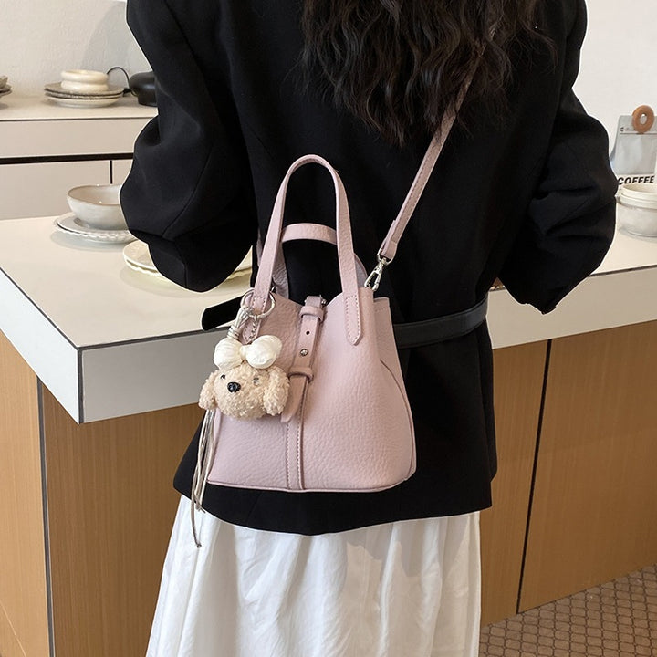 Damen Hobo-Tasche mit verspieltem Plüschanhänger Nord Taschen