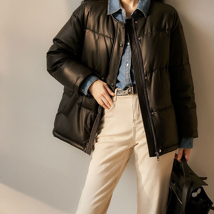 Damen Kurz geschnittene wattierte Kunstlederjacke mit Rundhalsaum und Druckknopfleiste Nord Taschen