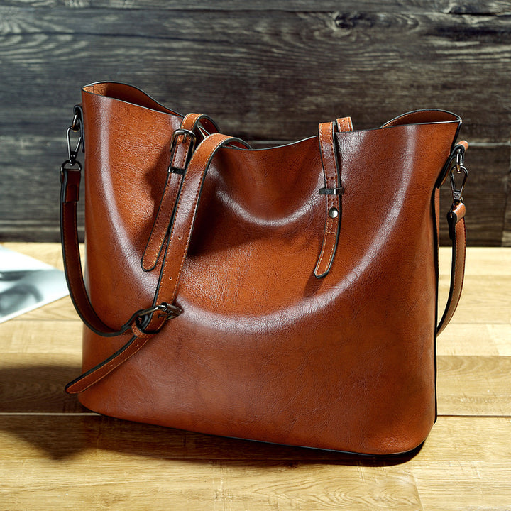 Damen Hobo-Tasche aus hochwertigem Kunstleder mit geschwungenem Design und verstellbarem Schultergurt Nord Taschen