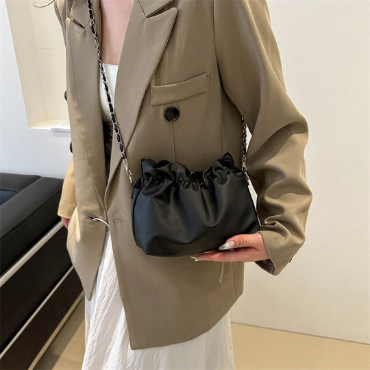 Damen modische Umhängetasche mit raffiniertem Kordelzug und eleganter Kettenverzierung Nord Taschen