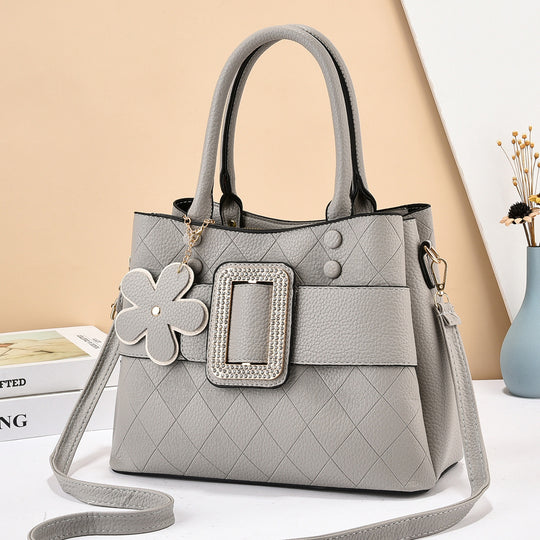 Damen Designer Handtasche mit besonderen Verzierungen und praktischem Schultergurt Nord Taschen
