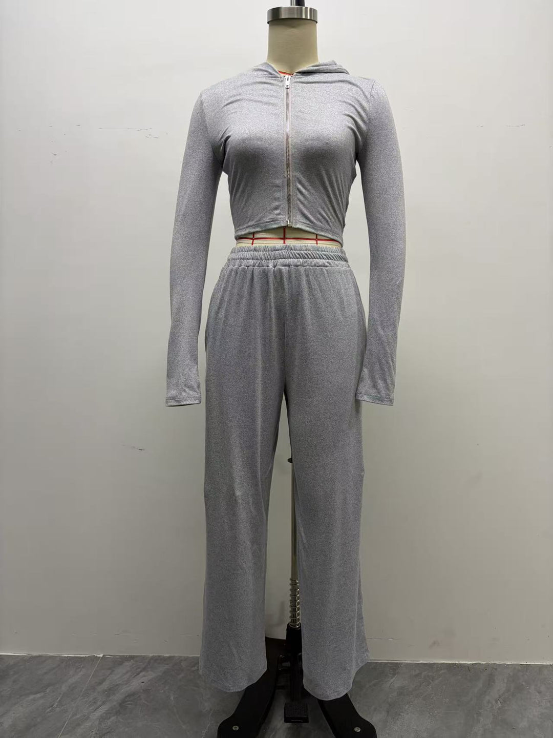 Damen Zweiteiliges Loungewear-Set geripptes Crop-Kapuzenoberteil mit Reißverschluss und Daumenloch sowie weiter Jogginghose Nord Taschen