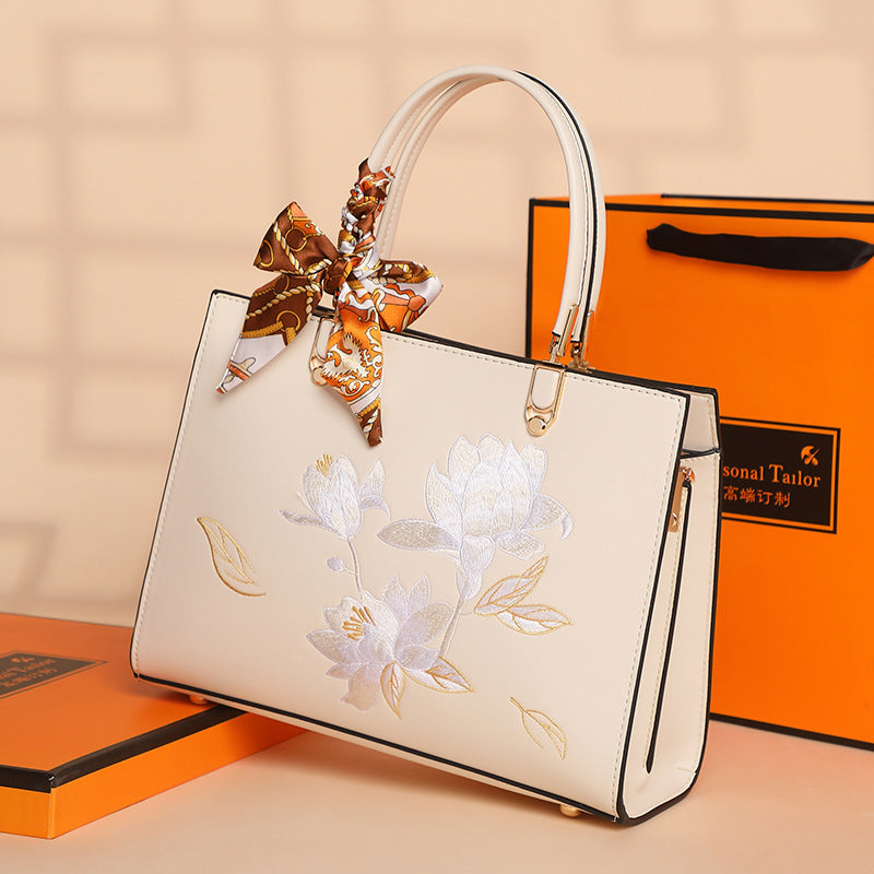Damen stilvolle Handtasche mit floralem Stickdesign und elegantem Schal Nord Taschen