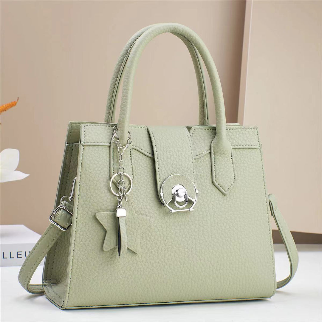 Damen elegante Handtasche mit modischem Anhänger Nord Taschen