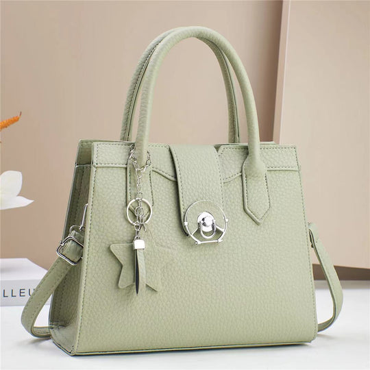 Damen elegante Handtasche mit modischem Anhänger Nord Taschen