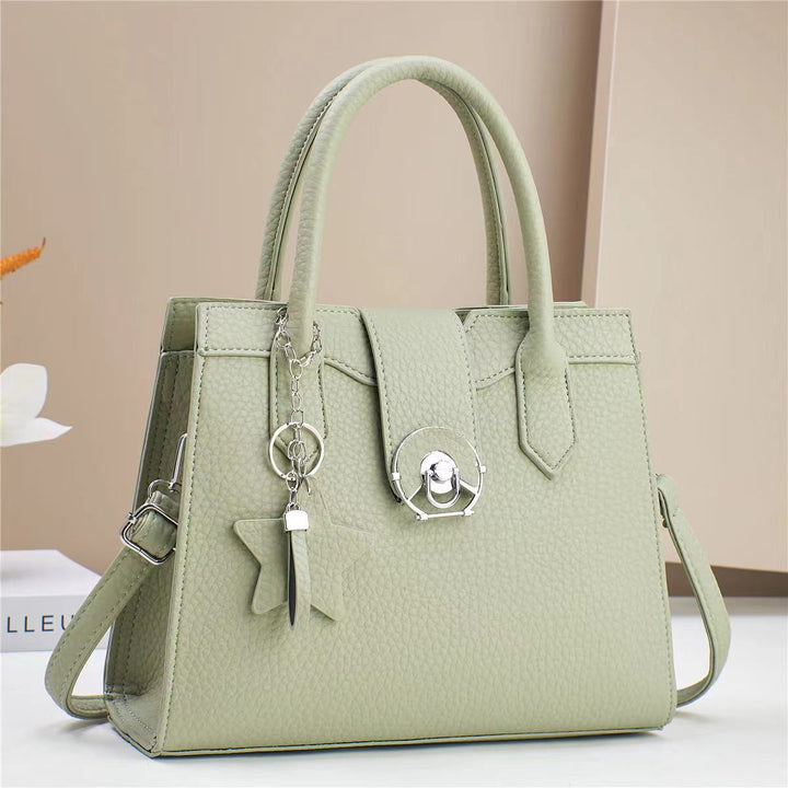 Damen elegante Handtasche mit modischem Anhänger Nord Taschen