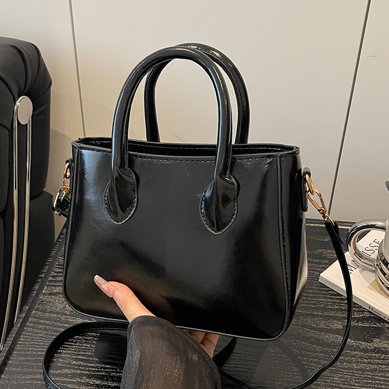Damen elegante Handtasche aus glänzendem Kunstleder Nord Taschen