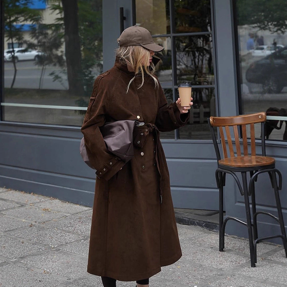 Damen Maxilanger Trenchcoat aus Veloursoptik mit doppelreihiger Knopfleiste und oversized Schnitt Nord Taschen