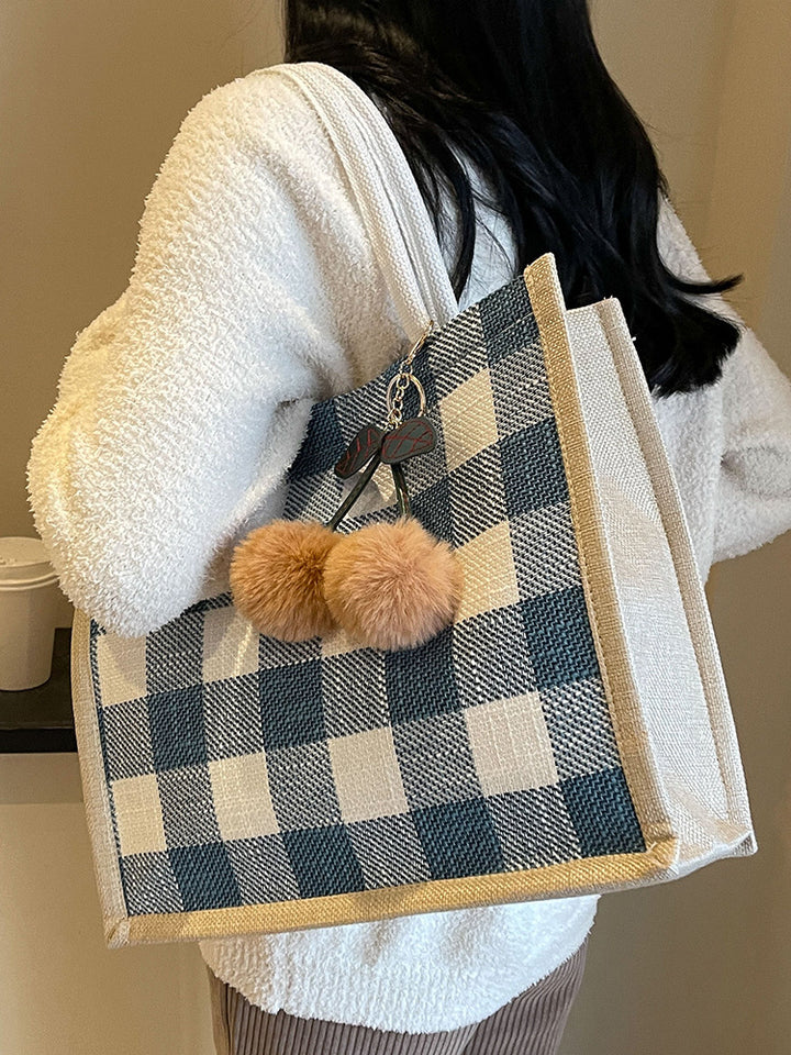 Damen Jute Tragetasche mit stilvollem Karomuster und verspieltem Pompon Nord Taschen
