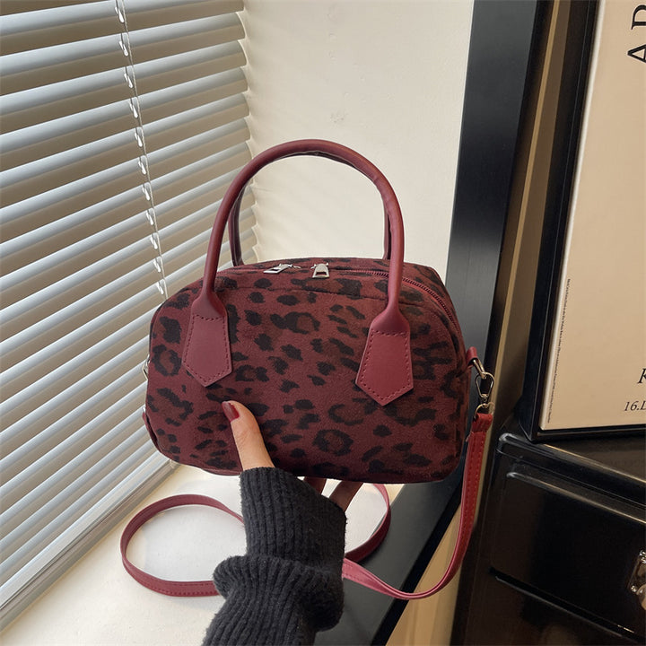 Damen Umhängetasche mit eleganter Leopardenprägung Nord Taschen