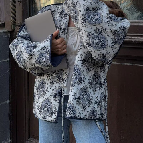 Damen Gesteppte Kimono‑Jacke mit ornamentaler Jacquardoptik und kontrastierter Paspel Nord Taschen