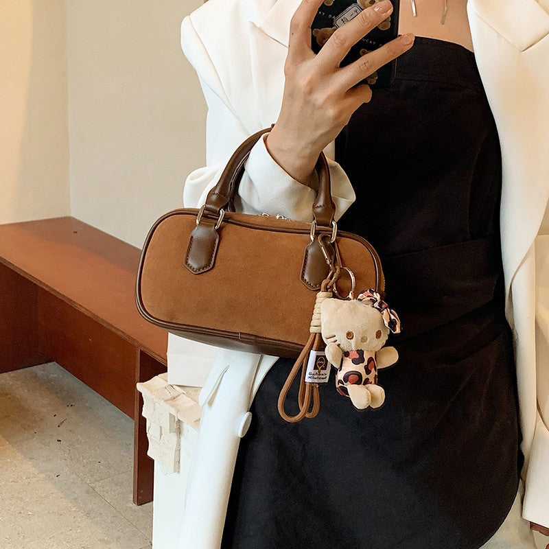 Damen modische Handtasche mit plüschigem Anhänger Nord Taschen