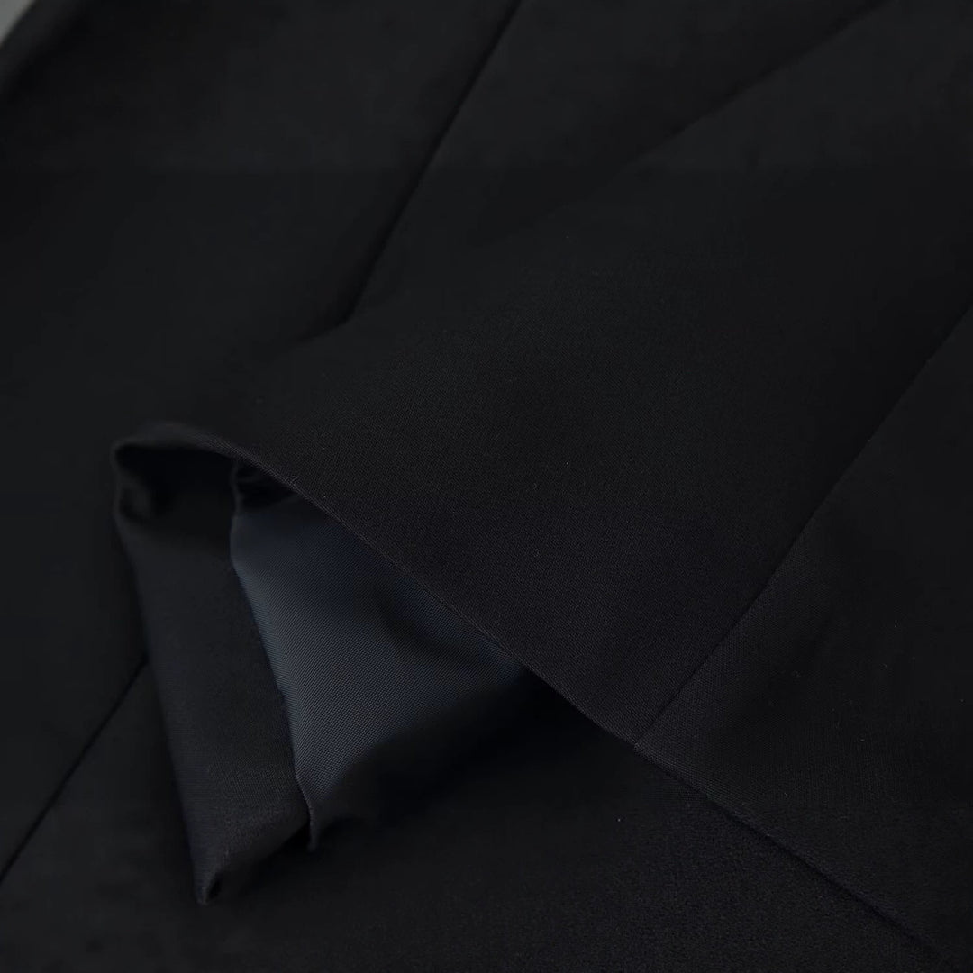 Damen Taillierter Kurzblazer mit herzförmigem Ausschnitt und Schößchen Nord Taschen