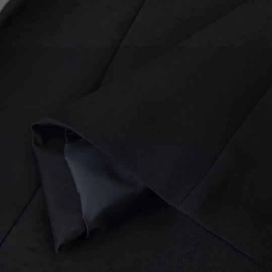 Damen Taillierter Kurzblazer mit herzförmigem Ausschnitt und Schößchen Nord Taschen