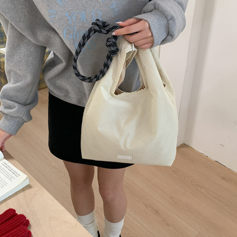 Damen geflochtene Hobo-Tasche mit strukturiertem Design und komfortablem Schultertragegurt Nord Taschen