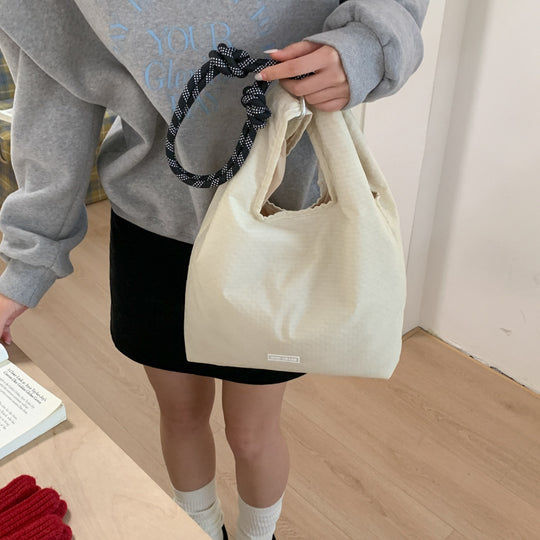 Damen geflochtene Hobo-Tasche mit strukturiertem Design und komfortablem Schultertragegurt Nord Taschen