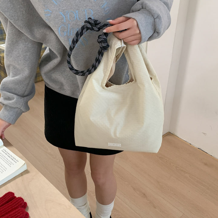 Damen geflochtene Hobo-Tasche mit strukturiertem Design und komfortablem Schultertragegurt Nord Taschen