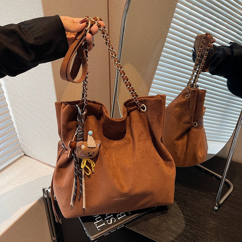 Damen elegante Hobo-Tasche aus Samt mit einzigartigem Anhänger Nord Taschen