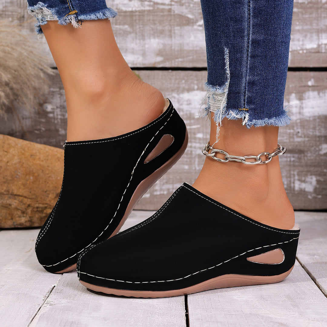Damen  geschlossene Slip-On Pantolette mit ergonomischem Keilabsatz und dekorativer Ziernaht Nord Taschen