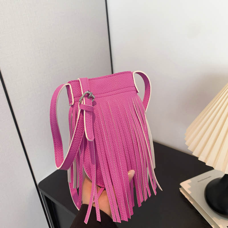 Damen Beuteltasche mit fransigem Design und verstellbarem Schulterriemen Nord Taschen