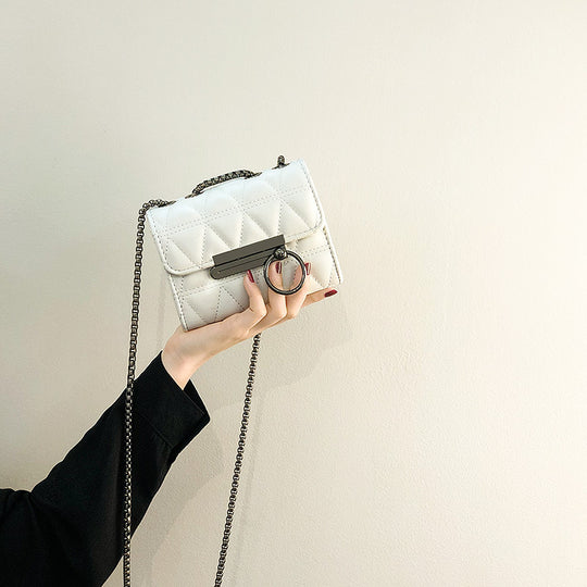 Damen Clutch-Tasche mit eleganter Steppung und feinem Kettenriemen Nord Taschen