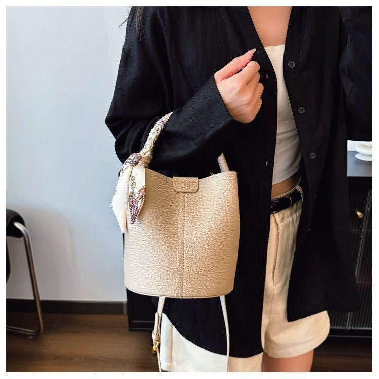 Damen Handtasche mit abnehmbarem Schal Nord Taschen