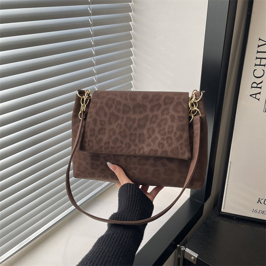 Damen Umhängetasche mit strukturiertem Wildleder und elegantem Kettenakzent Nord Taschen
