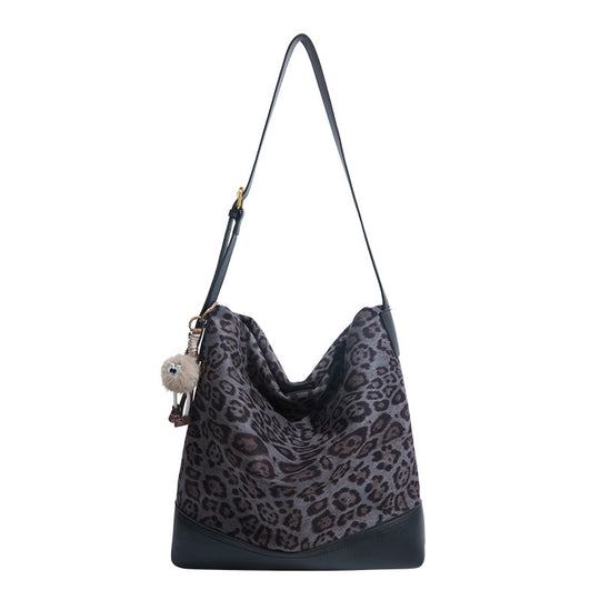 Damen elegante Hobo-Tasche aus weichem Veloursleder Nord Taschen