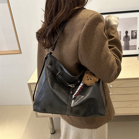 Damen große Hobo-Tasche mit praktischen Innentaschen und stilvollem Schlüsselanhänger Nord Taschen
