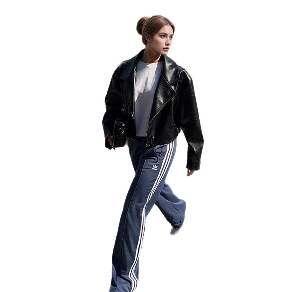 Damen Cropped Boxy‑Bikerjacke aus Lederimitat mit markanter Schulterpartie und kastiger Silhouette Nord Taschen