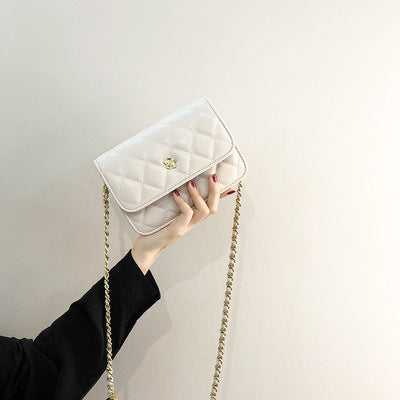 Damen Clutch mit stilvollem Kettenriemen und eleganter Steppung Nord Taschen