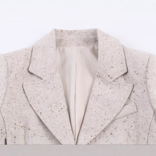 Damen Struktur-Tweedblazer mit Shapingnähten, Pattentaschen und bezogenen Knöpfen Nord Taschen