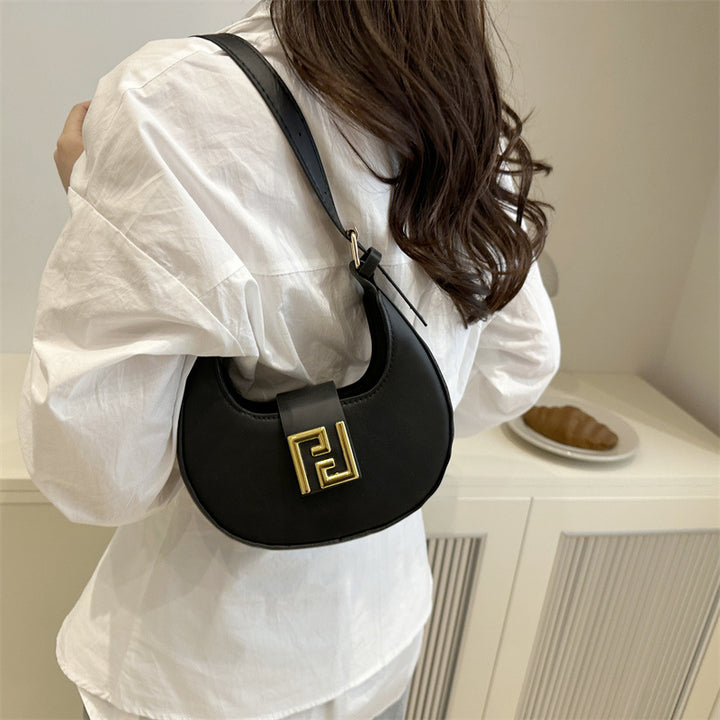 Damen Handtasche mit modernem Design und goldenen Akzenten Nord Taschen