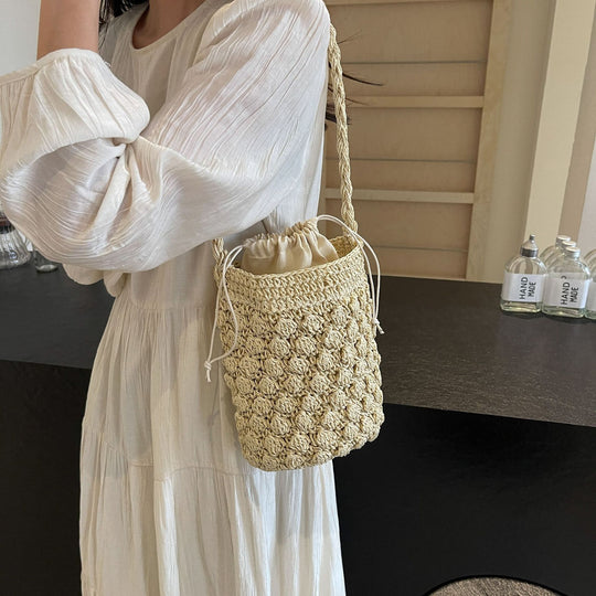 Damen Hobo-Tasche aus handgewebtem Naturmaterial mit praktischem Kordelzug Nord Taschen